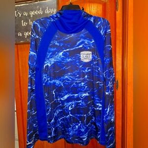 A Major League Fishing Blue Wave Long Sleeve Fishing Shirt in a size medium. EUC